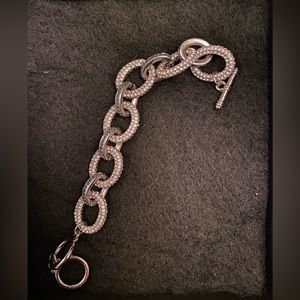 🆑Cz and sapphire look bracelet with toggle clasp silver tone